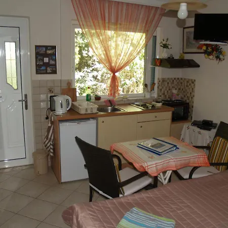 Villa Verde Apart-Hotel Nea Makri Exterior photo